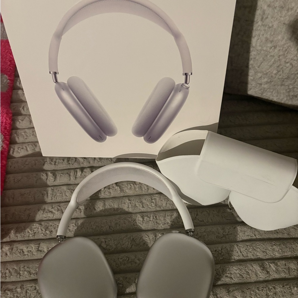 Apple airpod pro max Over-Ear Headphones in Silver
